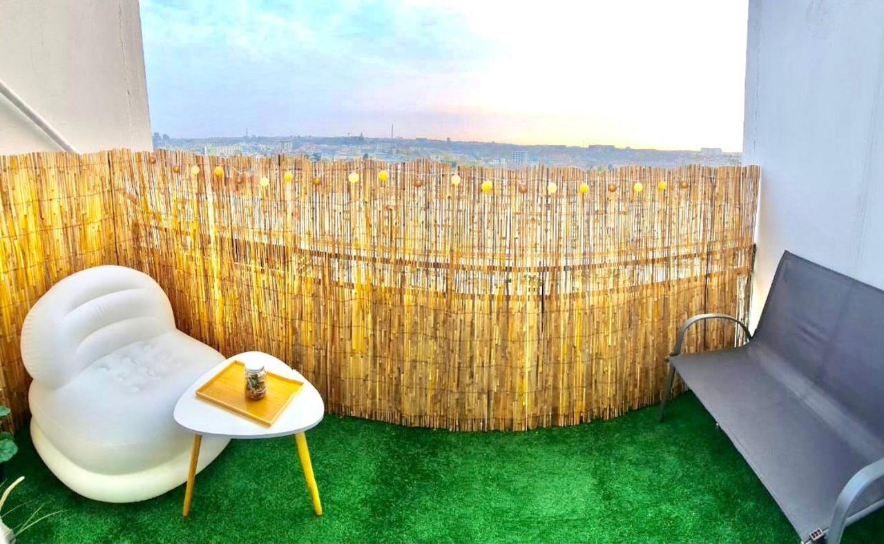 Central Apartment Tower Bucharest Exterior photo